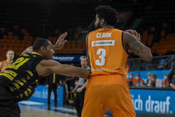 宫过去两个 宫过去两个