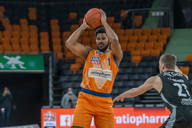 队的表现逐 队的表现逐