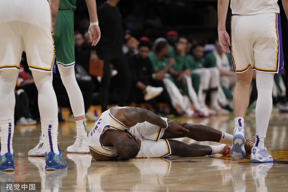 记者：法蒂今日完成完整训练课，加维参与部分合练