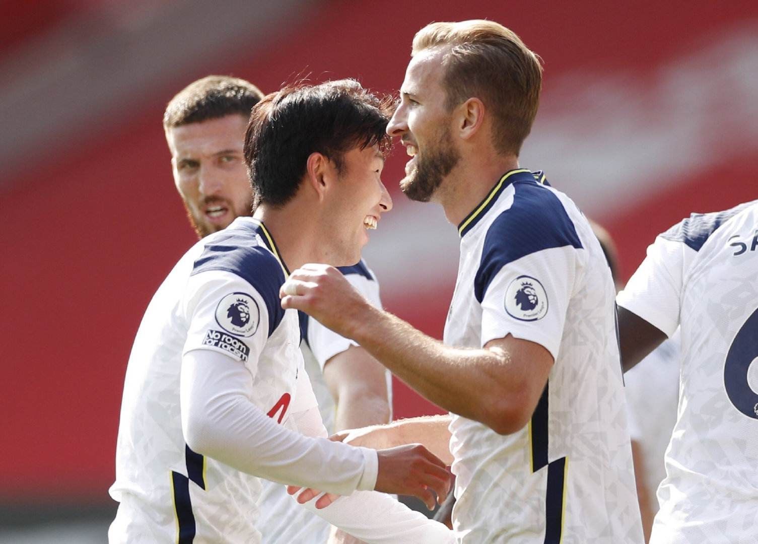 年薪1100万!官方：曼城门将埃德森加盟费内巴切